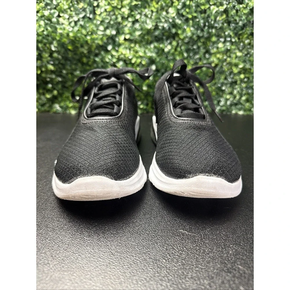 Nike Air Max Motion 2 Black White Shoes Womens Size 7 Sneakers